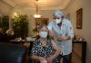 Idosos recebem terceira dose da vacina A senhora Maria Barella Florido, de 94 anos recebeu a vacina em sua casa neste sábado, 04/09. Foto: Ricardo Cassin/ PMSBC