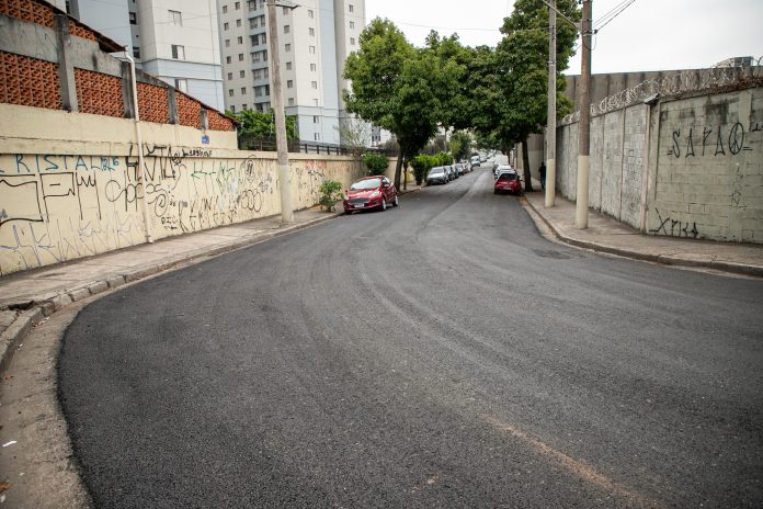 Área não tinha asfalto, o que dificultava transporte de caminhões. Foto: Letícia Teixeira / PMSCS