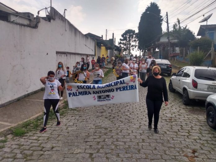 E.M. Palmira Antonio Pereira, Ouro Fino, promoveu 1ª Caminhada da Primavera. Foto: Divulgação/PMRP
