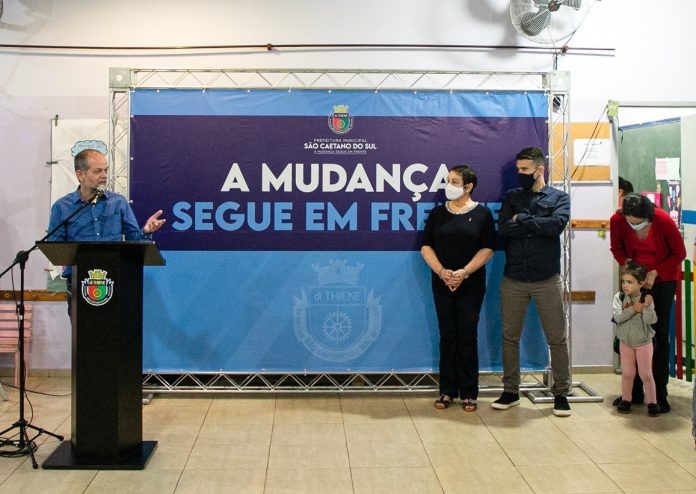 Prefeito informou que a EMI Fernando Pessoa receberá obras de requalificação. Foto: Letícia Teixeira/PMSCS