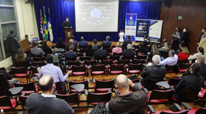 Semana de Ciência, Tecnologia e Inovação ressalta trabalhos da área Programação traz palestras presenciais e online além de exposição no saguão do Teatro Municipal. Foto: Helber Aggio/PSA
