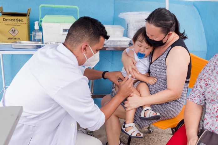 Iniciativa oferece 16 diferentes imunizantes que protegem contra mais de 20 doenças. Foto: Alex Cavanha/PSA