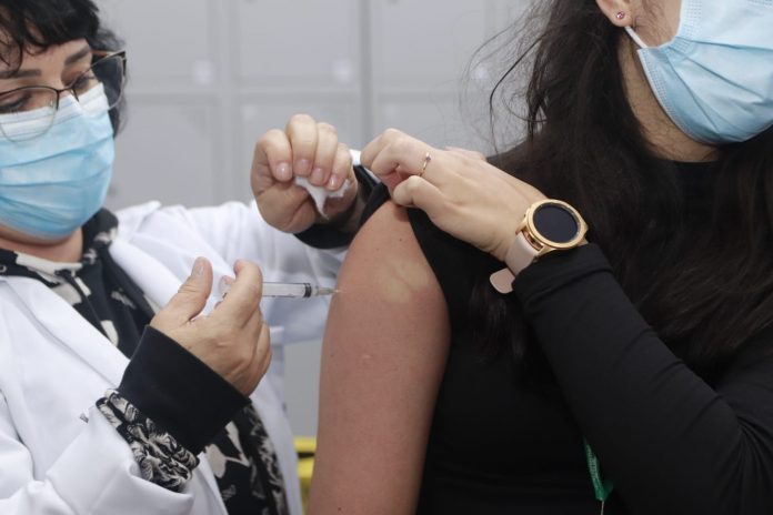 Total de doses de vacinas aplicadas na região já supera 3,8 milhões. Foto: Helber Aggio/PSA