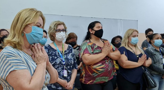 Ribeirão Pires celebra Dia dos Professores com homenagens E.M. Eng. Carlos Rohm I promoveu momento de agradecimento a todos os profissionais da unidade. Foto: Divulgação/PMRP