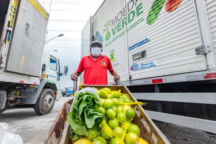 Programa inovador que troca recicláveis por alimentos atende 18 comunidades carentes em Santo André. Foto: Alex Cavanha/PSA
