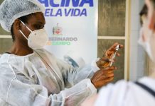 Viajantes terão vacinação antecipada Intervalo adotado será de 5 meses após imunização com a segunda dose para todas as pessoas com 18 anos ou mais. Foto: Gabriel Inamine/PMSBC