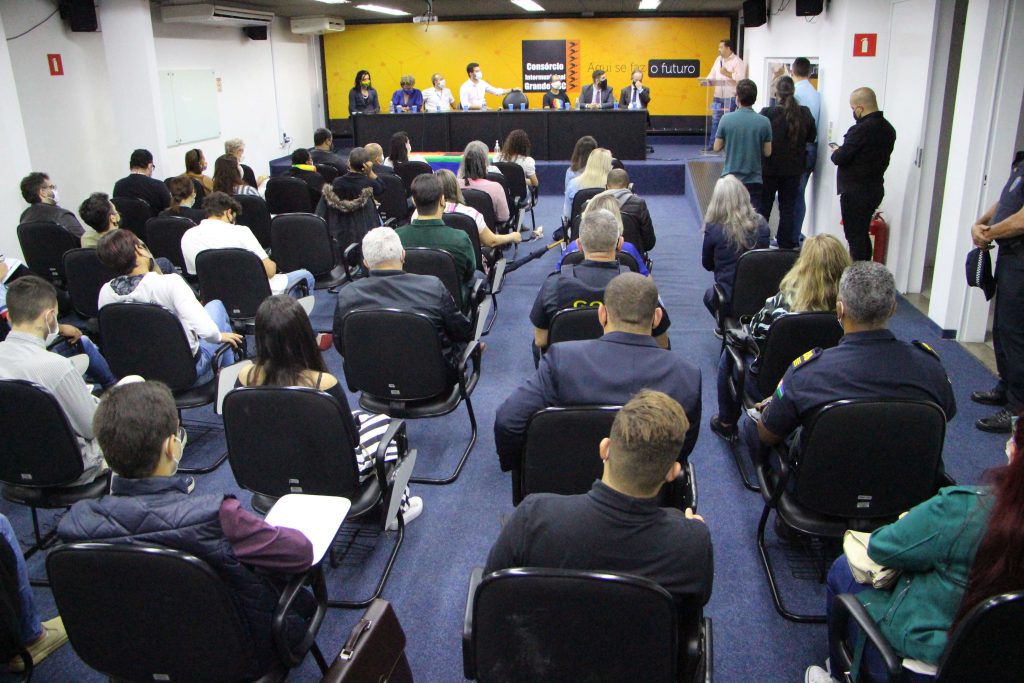 A cerimônia contou com a presença de representantes do movimento LGBT+ da região. Foto: Divulgação/Consórcio ABC