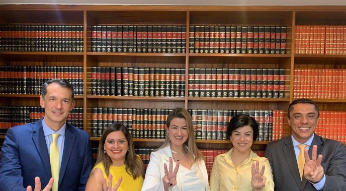 Chapa 3 quer devolver protagonismo à OAB de São Bernardo Luiz Ricardo Bertanha, Andrea Castro Alves, Adriana Preti , Elaine Brandão e Thiago Menegaldo. Foto: Divulgação