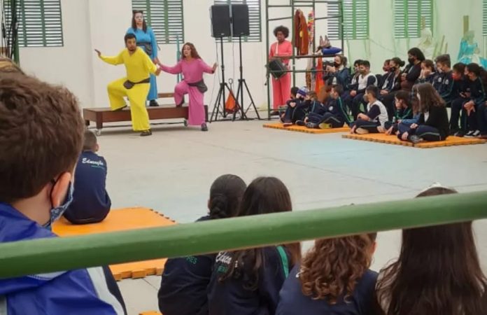 Espetáculo infantil têm sessões às sextas-feiras, sábados e domingos, sempre às 19h, no pavilhão de eventos do Parque Oriental, em Ribeirão Pires. Foto: Divulgação/PMRP