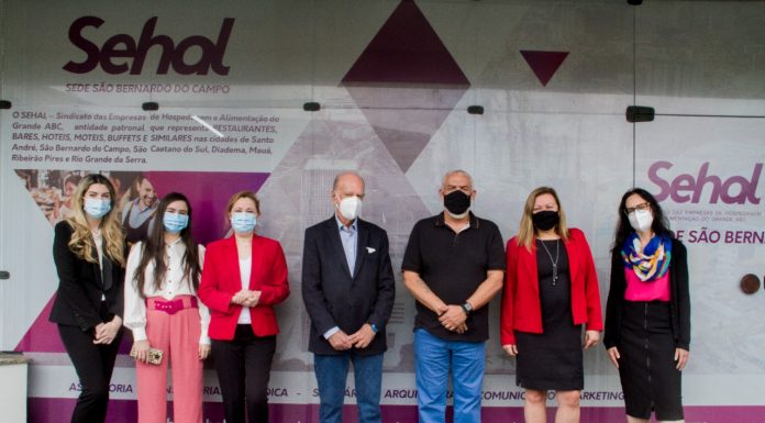 Nova sede do Sehal reforça aproximação com associado Presidente Beto Moreira e equipe jurídica. Foto: Divulgação