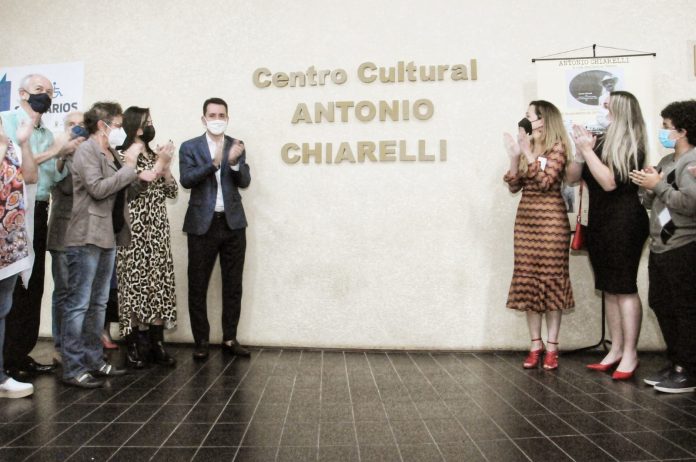 Durante abertura da mostra, área foi nomeada como Centro Cultural Antonio Chiarelli, em homenagem ao patriarca do teatro no ABC. Foto: Angelo Baima/PSA
