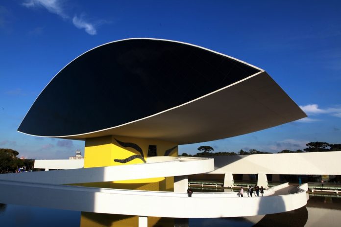 Museu Oscar Niemeyer é uma das opções de passeio na cidade. Foto: Cesar Brustolin