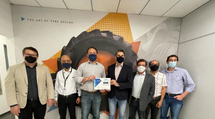 Prometeon recebe certificado Equipe esteve na planta de Santo André para reconhecer o compromisso da empresa com a inovação e desenvolvimento da cidade. Foto: Divulgação/PSA