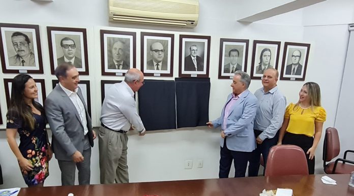ACISCS realiza evento para eternizar fotos de ex-presidentes Dentre os presentes estavam Walter Estevam Junior e Moacir Passador Junior, Foto: Divulgação/ACISCS
