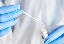 Após descaso em aeroporto, morador vindo da África é testado Teste de Covid-19 realizado em viajante vindo da Etiópia deu negativo, mas secretaria de Saúde ainda aguarda análise de amostra enviada ao Instituto Adolfo Lutz. Foto: Divulgação