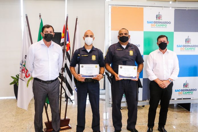 Guardas municipais de São Bernardo receberam certificado que reconhece o bom trabalho desempenhado pelos profissionais durante o exercício de suas funções. Foto: Gabriel Inamine/PMSBC