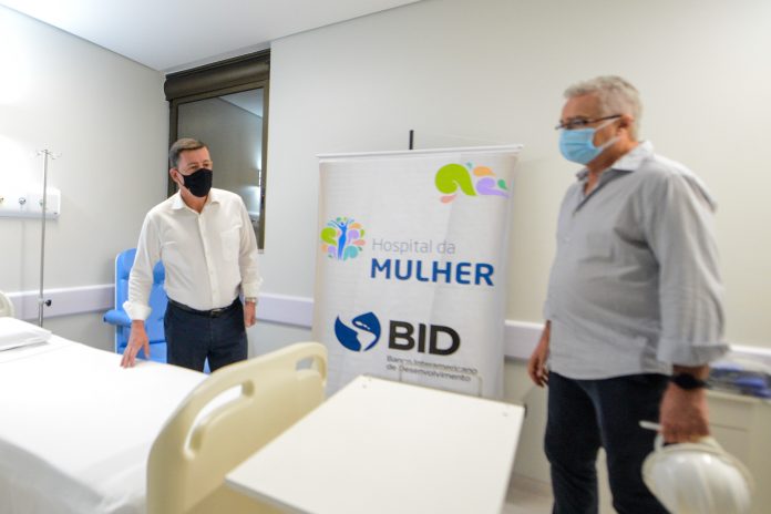 Prefeito visitou o equipamento ao lado do secretário de Saúde, Dr. Geraldo Reple Sobrinho. Foto: Gabriel Inamine/PMSBC