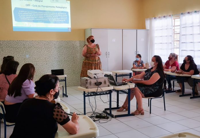 Profissionais da Secretaria, diretores e coordenadores das escolas municipais discutiram diretrizes do início do ano letivo, política de resultados e inovações. Foto: Divulgação/PMRP