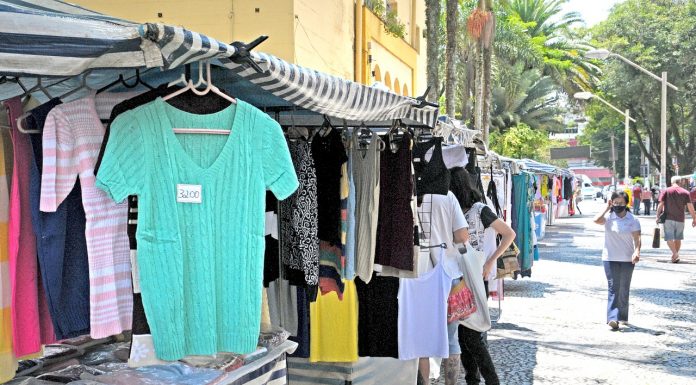 Feira Criativa completa 50 anos Com origem na década de 70, antiga "feira hippie" conta hoje com 75 empreendedores. Foto: Angelo Baima/PSA