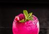 5 Esquinas está repleto de promoções Gin de pitaya é uma das bebidas servidas no local. Foto: Divulgação