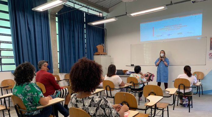 Curso de sabonetes, shampoo e álcool em gel é iniciado Curso marca início das atividades do Fundo Social de Ribeirão Pires em 2022. Foto: Divulgação/PMRP