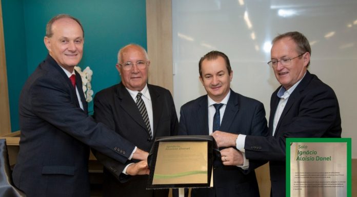 Sicredi destaca importância do cooperativismo Lideranças do cooperativismo durante a inauguração da Sala Ignácio Donel em 2018. Foto: Divulgação/Sicredi