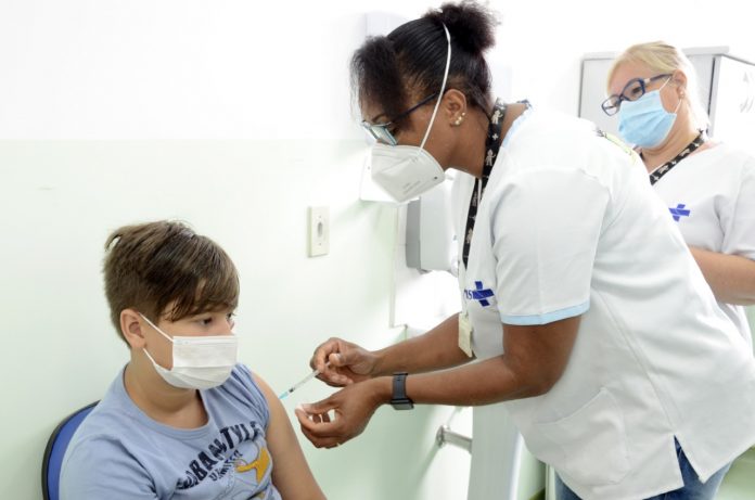 Após aprovação da Anvisa, região imuniza crianças sem comorbidades. Foto: Helber Aggio/PSA