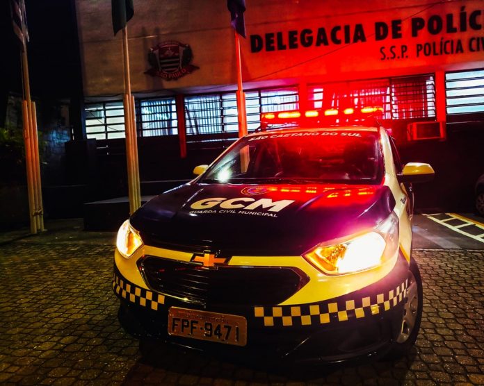 GCM deteve assaltante e o conduziu para a Delegacia Sede de São Caetano. Foto: Ricardo Quiles / GCM / PMSCS