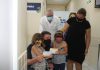 São Bernardo imuniza crianças com a Coronavac Orlando Morando, Secretário de Saúde de São Bernardo, Dr. Geraldo Reple Sobrinho, Mariana e Valentina Lopes de Souza e Silva, de 6 anos, que foram vacinadas nesta quinta-feira, 20/01. Foto: Celso Lima/Revista Unick