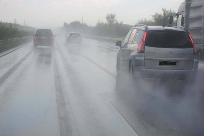 Concessionária alerta aos motoristas para atenção redobrada com as chuvas repentinas de verão. Foto: Divulgação/SPMAR