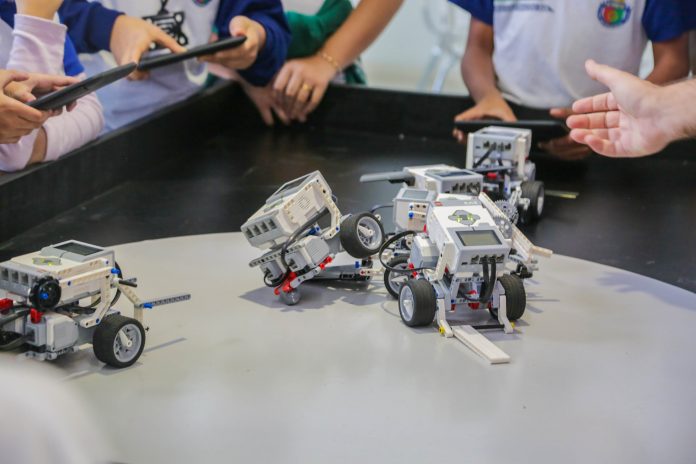 Aulas de robótica. Foto: Letícia Teixeira / PMSCS