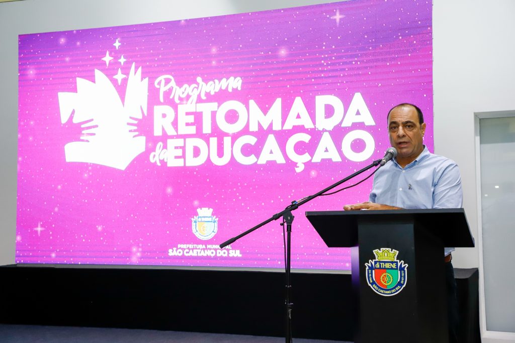 Prefeito José Auricchio Júnior anunciou novidades durante evento no Cecape (Centro de Capacitação dos Profissionais da Educação) Drª Zilda Arns. Foto: Eric Romero / PMSCS