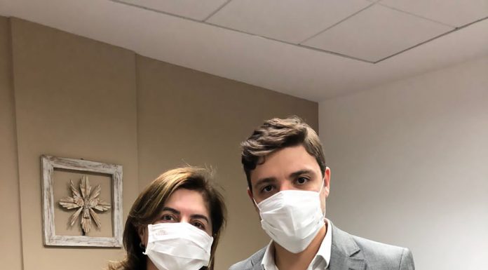 Thiago Auricchio se reúne com Dra. Regina Maura na FUABC Dra. Regina Maura Zetone Grespan e Thiago Auricchio. Foto: Divulgação/FUABC