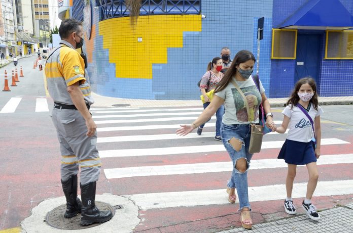 Operação garante mais segurança para pedestres e motoristas. Foto: Helber Aggio/PSA