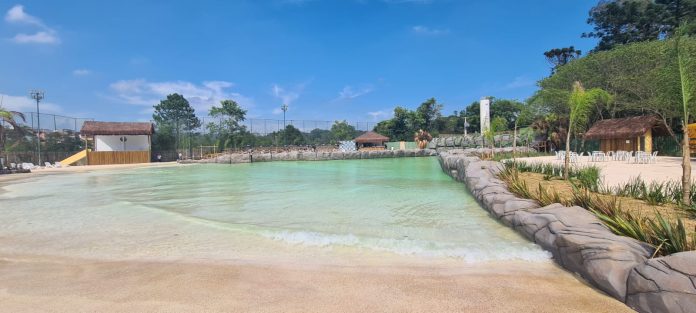 Parque inaugurou a maior piscina de ondas da região metropolitana de São Paulo. Foto: Divulgação