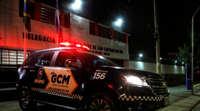 Assaltantes são detidos após furto em comércio GCM deteve os dois assaltantes. Foto: Divulgação / GCM / PMSCS