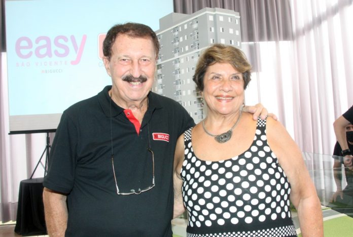 Presidente da construtora, Milton Bigucci e esposa Sueli, presentes no lançamento em São Vicente. Foto: Celso Lima / Revista Unick