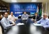 Negociações com a Toyota continuam Prefeito Orlando Morando se reuniu com o presidente do Sindicato dos Metalúrgicos do ABC, Moisés Selerges, e o diretor administrativo da entidade, Wellington Damasceno, em conjunto com o secretário municipal de Desenvolvimento Econômico, Ciência, Tecnologia, Trabalho e Turismo, Hiroyuki Minami, e o adjunto de Coordenação Governamental, Fernando Longo. Foto: Gabriel Inamine/PMSBC