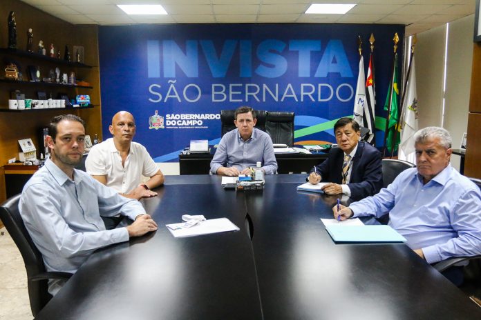 Prefeito Orlando Morando se reuniu com o presidente do Sindicato dos Metalúrgicos do ABC, Moisés Selerges, e o diretor administrativo da entidade, Wellington Damasceno, em conjunto com o secretário municipal de Desenvolvimento Econômico, Ciência, Tecnologia, Trabalho e Turismo, Hiroyuki Minami, e o adjunto de Coordenação Governamental, Fernando Longo. Foto: Gabriel Inamine/PMSBC