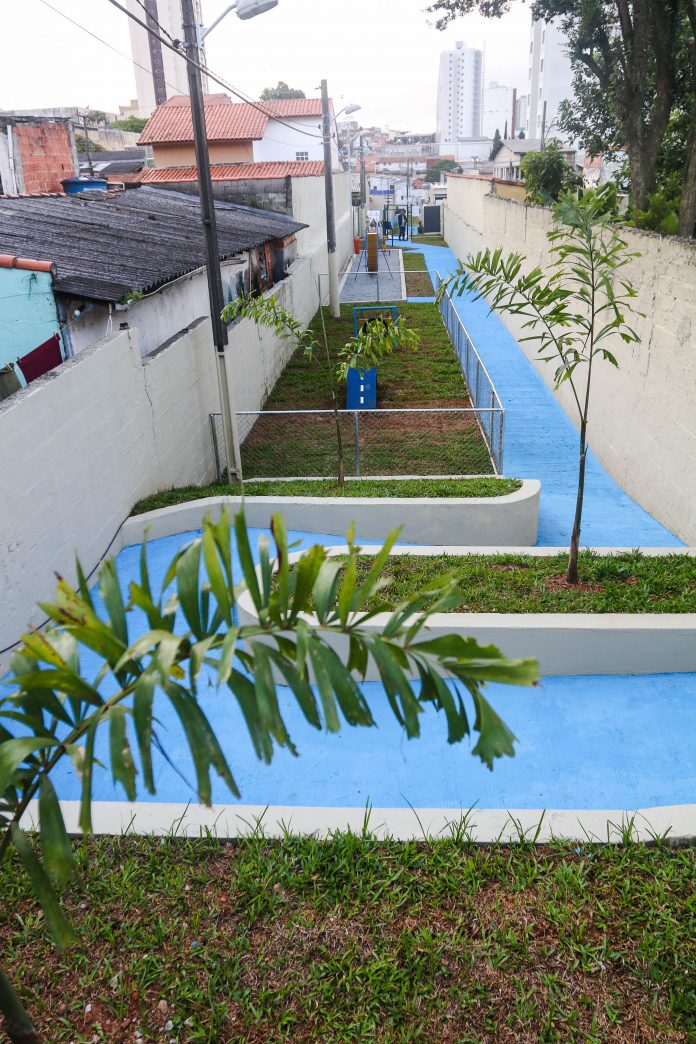 Passagem de pedestres foi totalmente revitalizada e transformada em área de lazer, esporte e espaços para animais de estimação. Foto: Gabriel Inamine/PMSBC