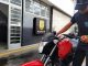 Homens são detidos após tentativa de latrocínio Moto apreendida com a dupla. Foto: Divulgação / GCM / PMSCS