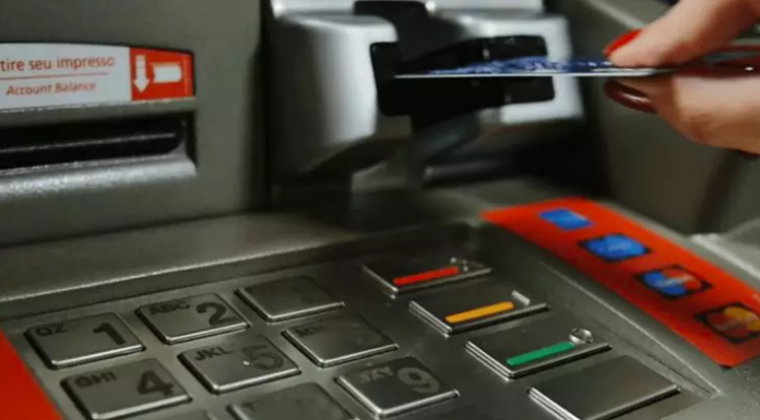 Cresce a quantidade de saques de moeda estrangeira Escolha do canal para retirada de dólar e euro comprados nos canais digitais do banco cresceu 144% em março na comparação com fevereiro. Foto: Divulgação/Banco 24 Horas