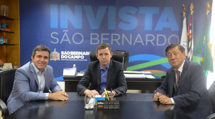 Atento confirma a permanência em São Bernardo Reunião com Gustavo Faria, representante da Atento, Orlando Morando e Secretário Mianami. Foto: Ricardo Cassin/PMSBC