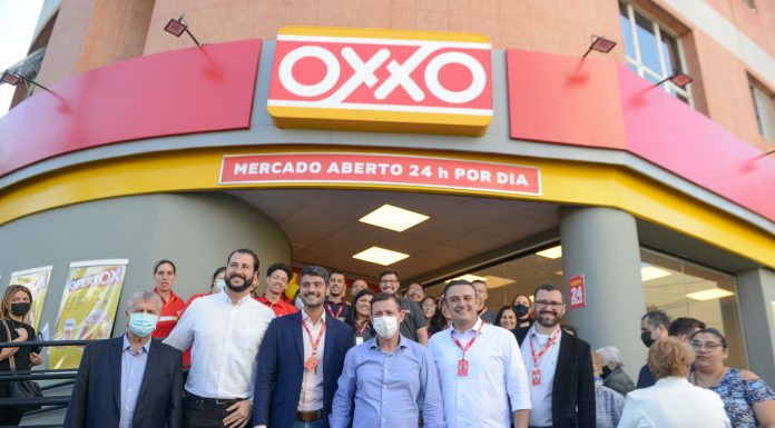 Rede Oxxo chega ao ABC Prefeito Orlando Morando participou da cerimônia de abertura da loja na Rua Municipal, no Centro, que integra plano de expansão da empresa. Foto: Ricardo Cassin/PMSBC