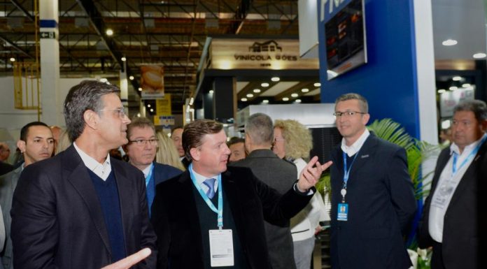 Morando marca presença no APAS Show Além de prefeito de São Bernardo, Orlando é vice-presidente da APAS. Foto: Divulgação