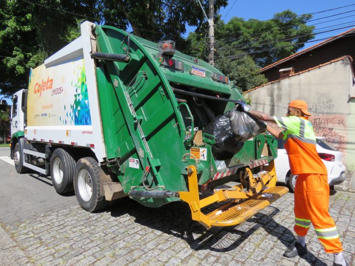 Levantamento aponta que 77% dos munícipes aprovam o serviço de coleta porta a porta. Foto: Divulgação/Semasa