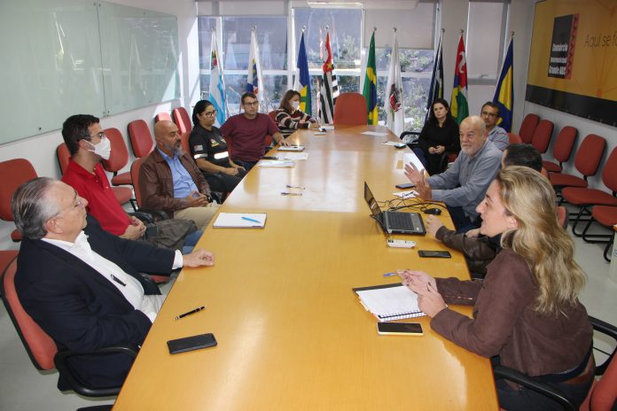 Grupo da Secretaria Estadual de Logística e Transportes participou de reunião na sede do Consórcio do ABC. Foto: Divulgação/Consórcio ABC