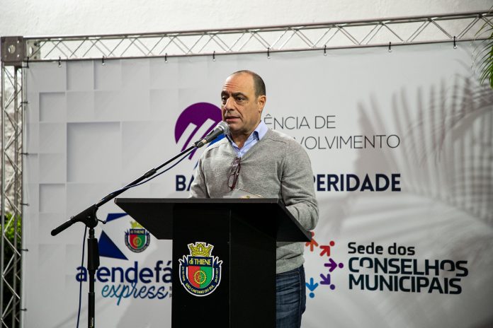 Prefeito comentou a importância de faciltar o acesso da população para os serviços. Foto: Letícia Teixeira / PMSCS
