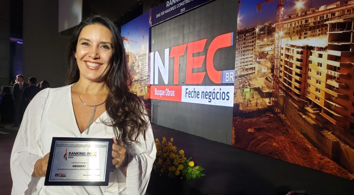MBigucci é destaque entre construtoras Roberta Bigucci celebra na premiação das 100 Maiores Construtoras do Brasil. Foto: Divulgação