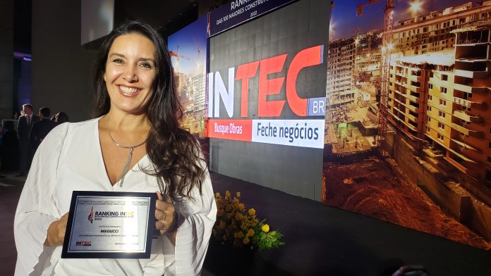 Roberta Bigucci celebra na premiação das 100 Maiores Construtoras do Brasil. Foto: Divulgação